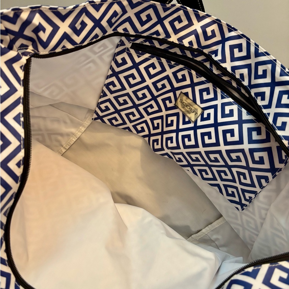 NWT Scout Weekender and Cosmetic Bag Set - Picture 5 of 11